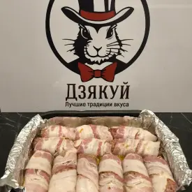 Рулетики свиные в беконе