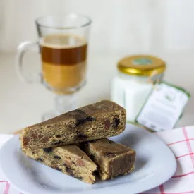 Халва подсолнечная с молочным шоколадом, специями, черносливом и капелькой коньяка, 100 гр.
