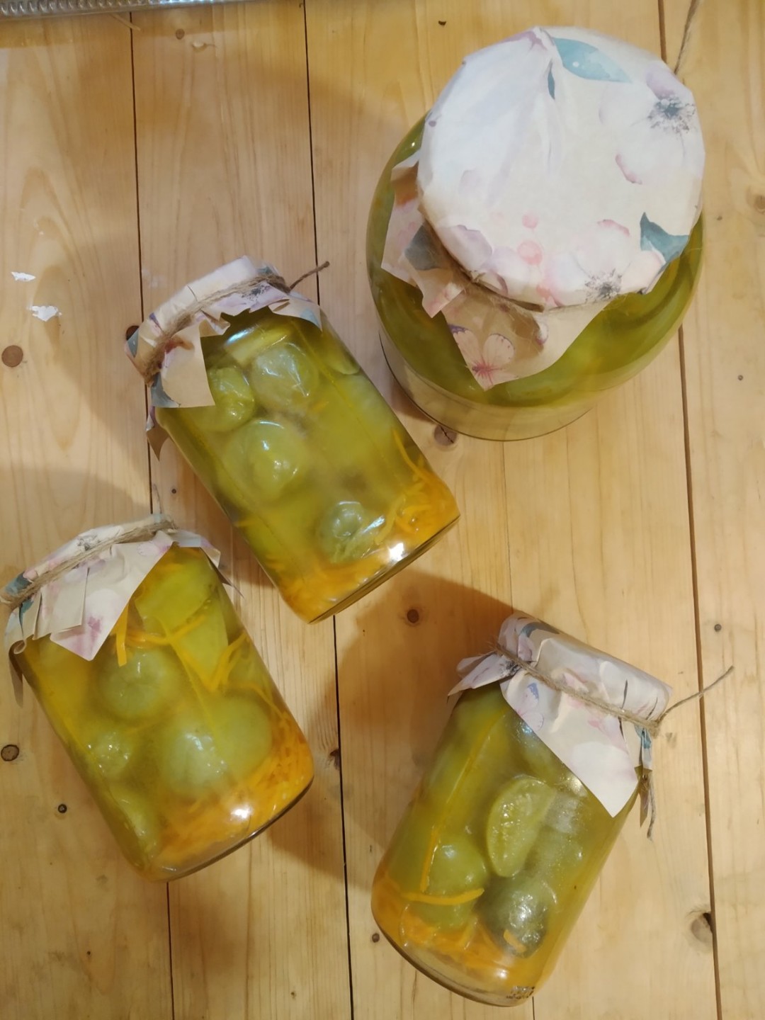 Зеленые помидоры с морковью по -корейски, 2 л
